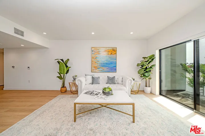 321 S Oxford Avenue 203, Los Angeles, California 90010