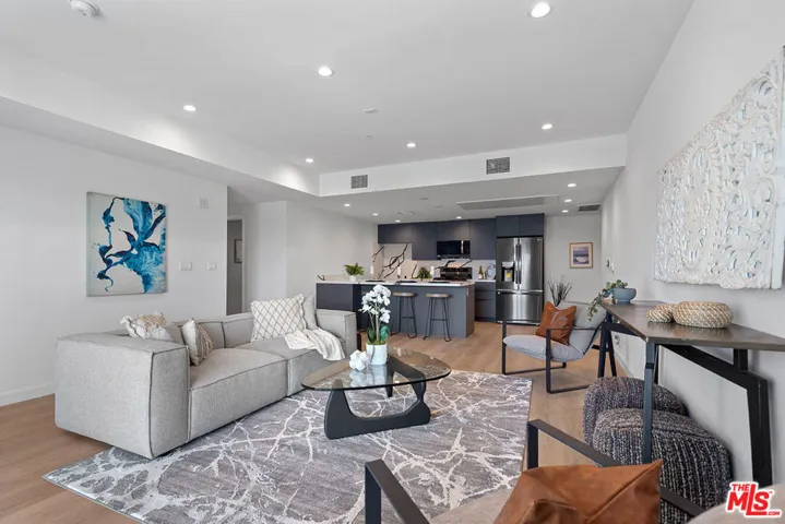 321 S Oxford Avenue 203, Los Angeles, California 90010