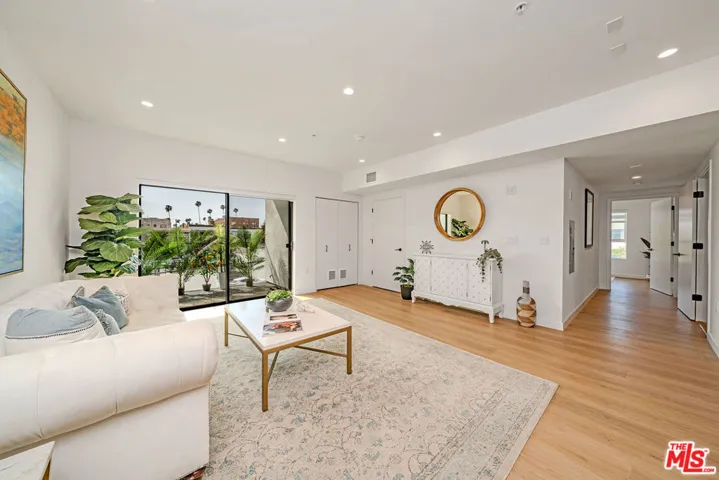 321 S Oxford Avenue 203, Los Angeles, California 90010