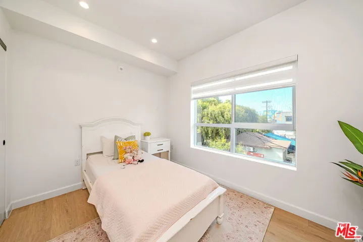 321 S Oxford Avenue 203, Los Angeles, California 90010