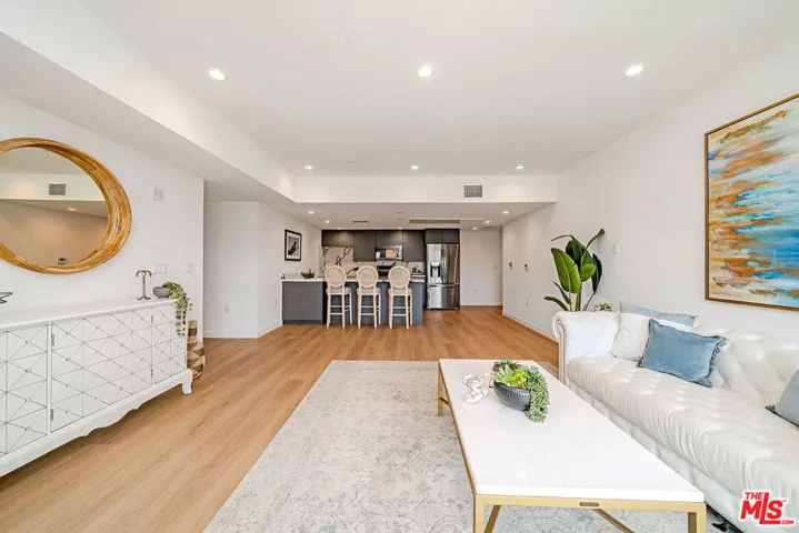 321 S Oxford Avenue 203, Los Angeles, California 90010