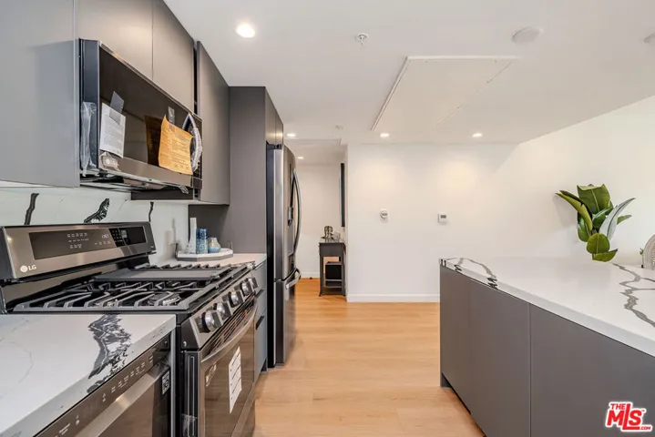 321 S Oxford Avenue 203, Los Angeles, California 90010