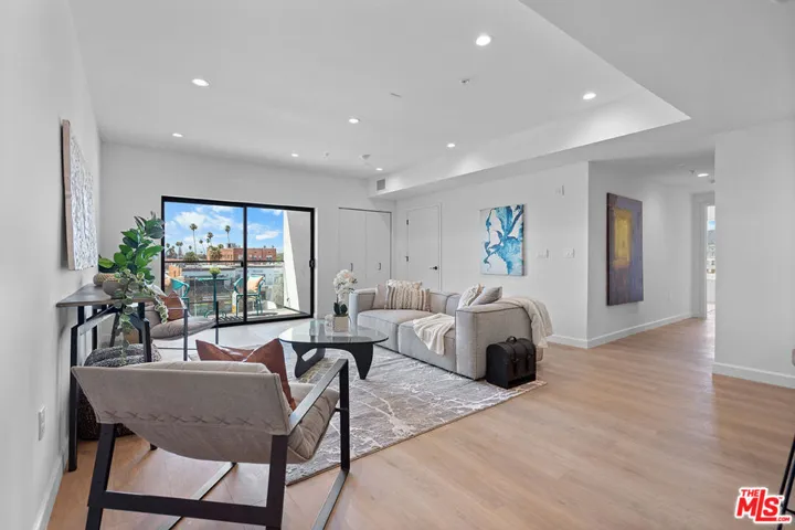 321 S Oxford Avenue 203, Los Angeles, California 90010