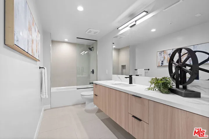 321 S Oxford Avenue 203, Los Angeles, California 90010