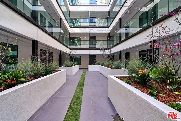 321 S Oxford Avenue 203, Los Angeles, California 90010