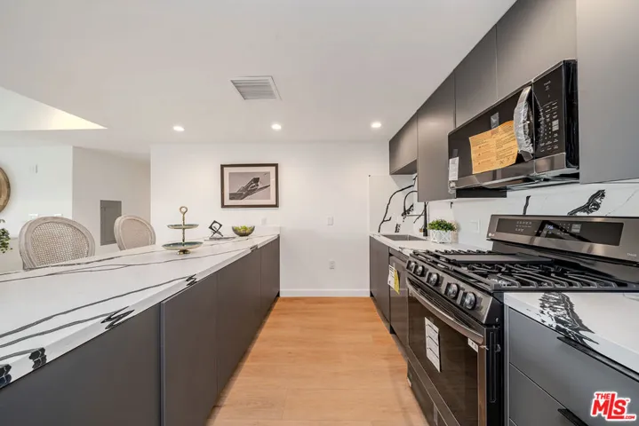 321 S Oxford Avenue 203, Los Angeles, California 90010