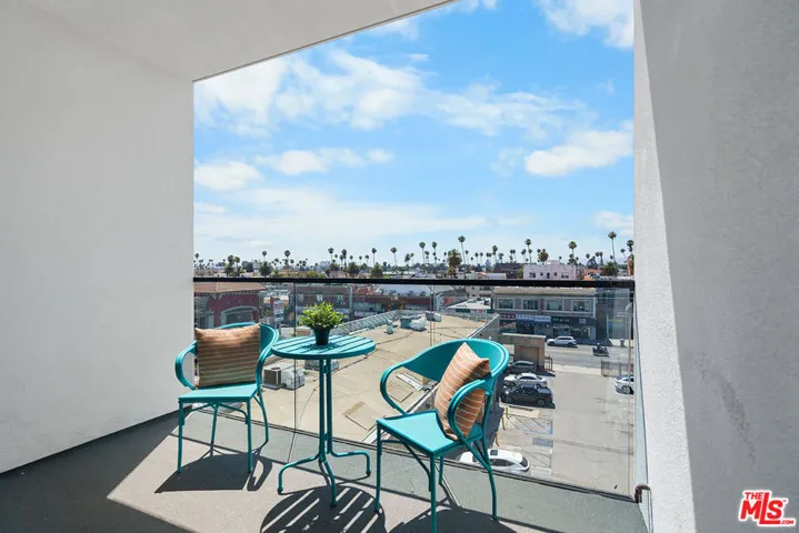 321 S Oxford Avenue 203, Los Angeles, California 90010