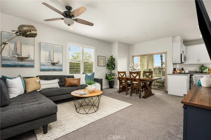BEAUTIFUL OPEN FLOOR