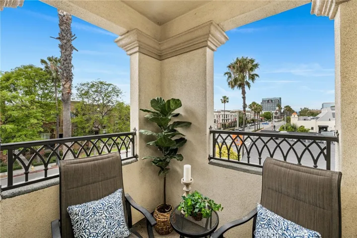 RELAX AND TAKE IN SOME FRESH AIR IN THE OUTDOOR PATIO.