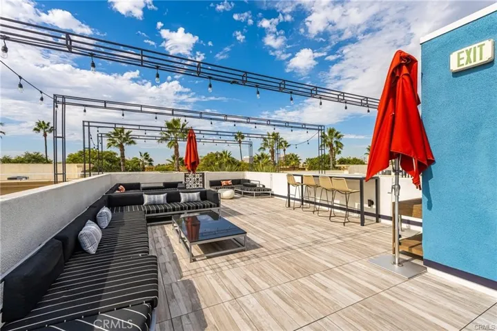 GREAT PLACE TO ENJOY THE WONDERFUL WEATHER IN CALIFORNIA. THE ROOF TOP IN THIS GREAT CONDO COMPLEX.