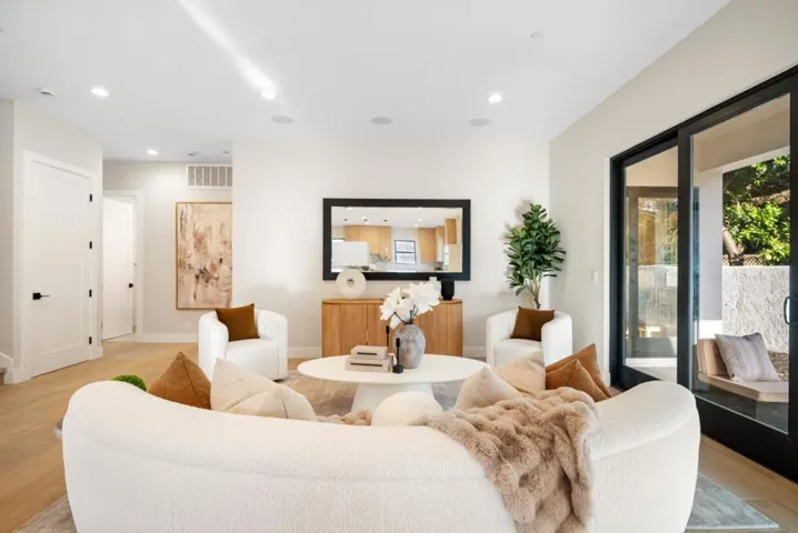 10476 S Stelling Road, Cupertino, California 95014