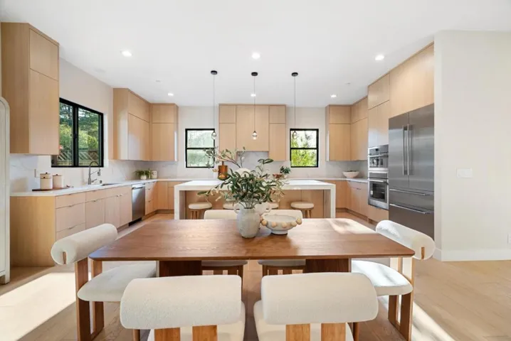 10476 S Stelling Road, Cupertino, California 95014
