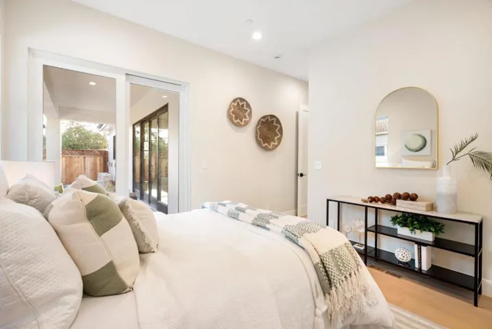 10476 S Stelling Road, Cupertino, California 95014