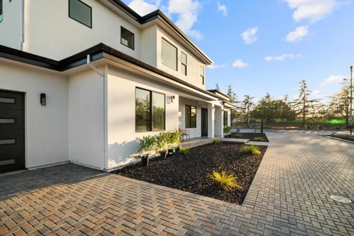 10476 S Stelling Road, Cupertino, California 95014