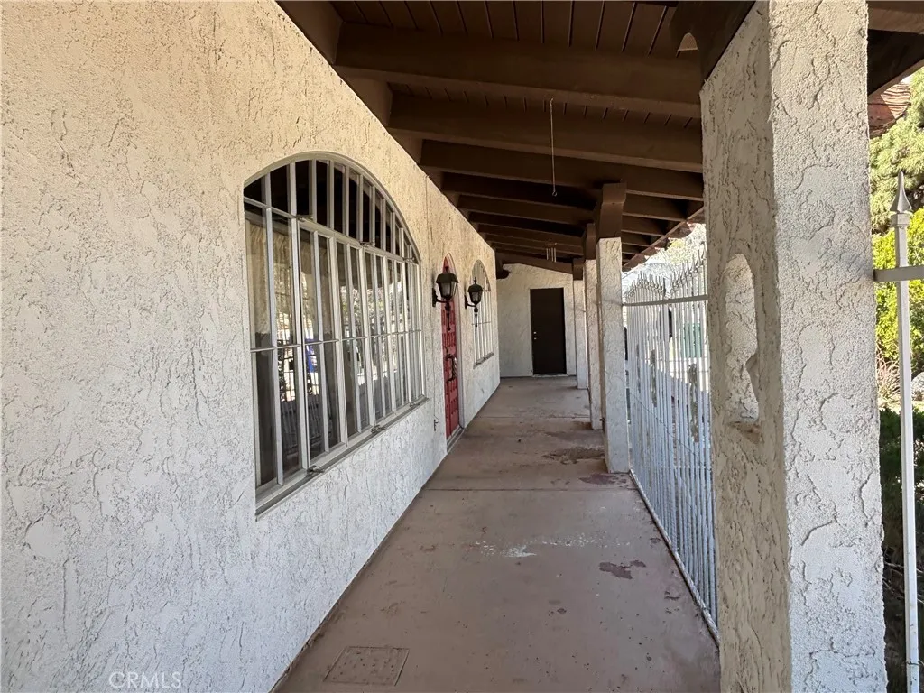 Enclosed front walkway