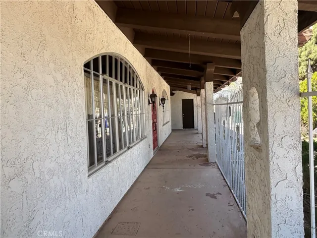 Enclosed front walkway