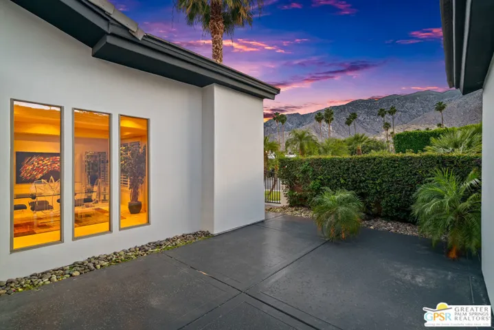 2438 S Caliente Drive, Palm Springs, California 92264