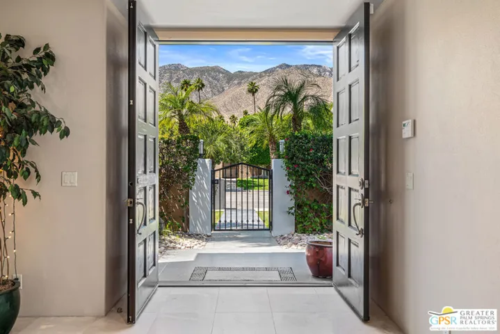 2438 S Caliente Drive, Palm Springs, California 92264