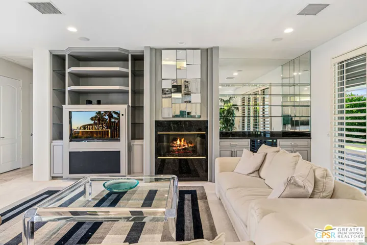 2438 S Caliente Drive, Palm Springs, California 92264
