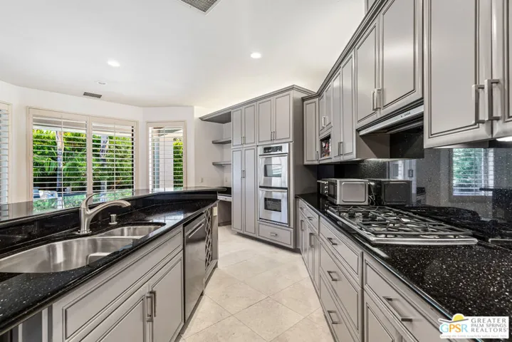 2438 S Caliente Drive, Palm Springs, California 92264