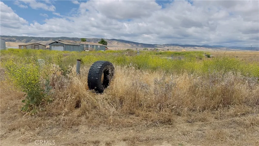 The tire marks the south east corner