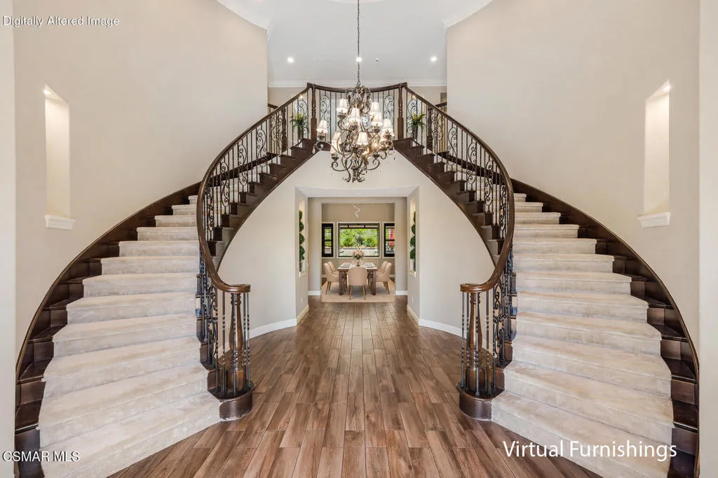 7305 Augusta Dr Entry