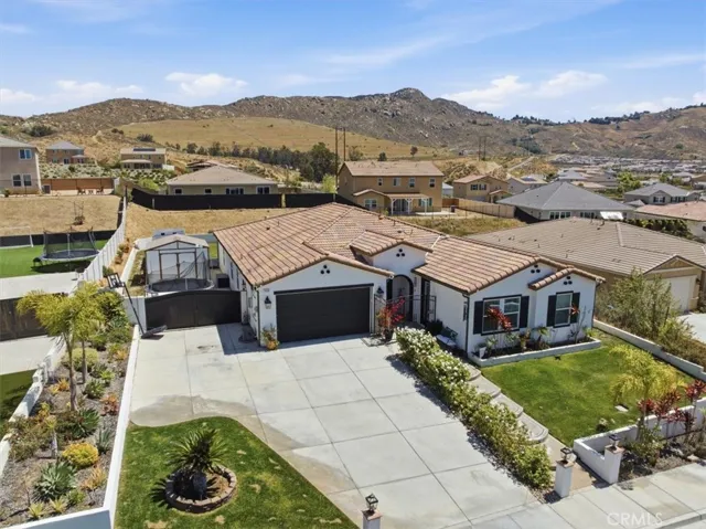 7528 Haystack Loop, Riverside, California 92507