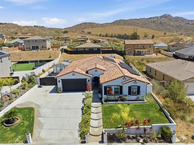 7528 Haystack Loop, Riverside, California 92507