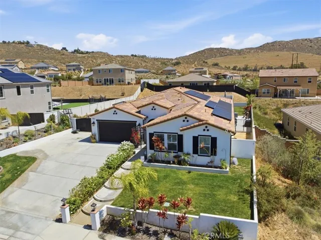 7528 Haystack Loop, Riverside, California 92507