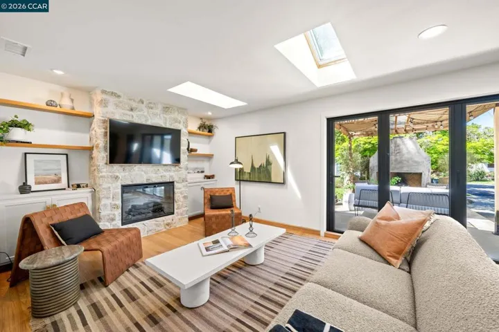 282 S Hartson, Napa, California 94559