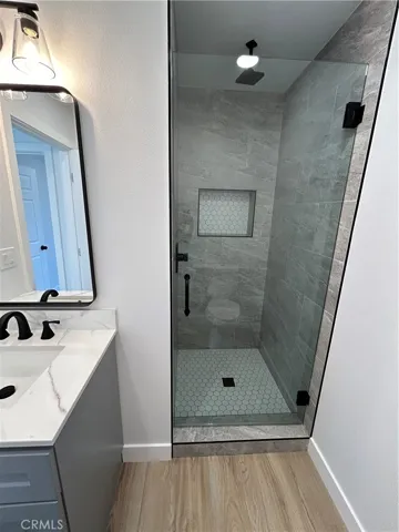 BH bath w/ shower