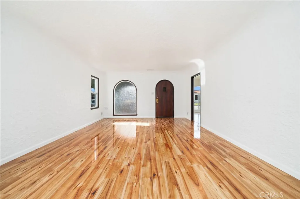 Living room with beautiful bamboo Opaque window with arch mathching front door