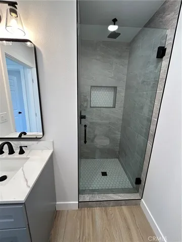 BH bath w/ shower
