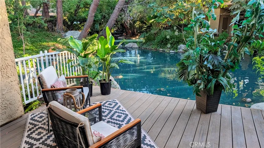 Relaxing Waterfront Deck