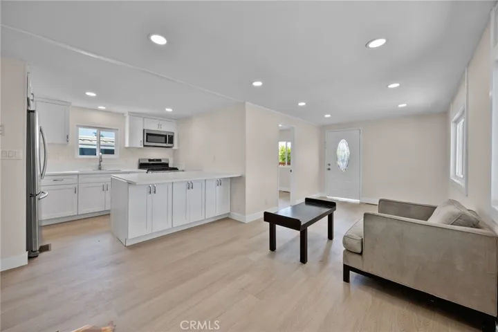 Leaving room and kitchen