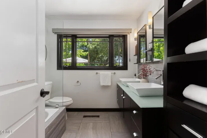 2136SunnybankDr-132
