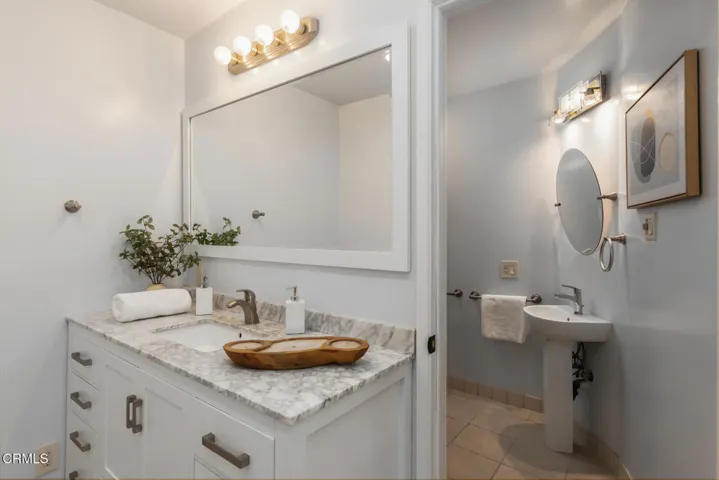 2136SunnybankDr-100