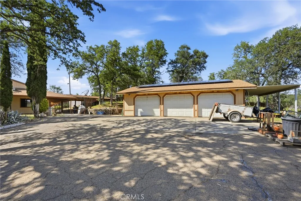 detached 3 car garage