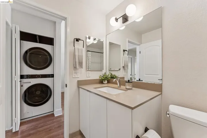Full Bathroom and Laundry Closet