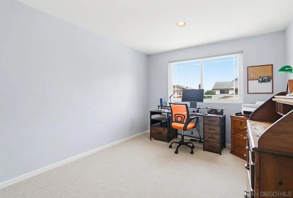 bedroom/office