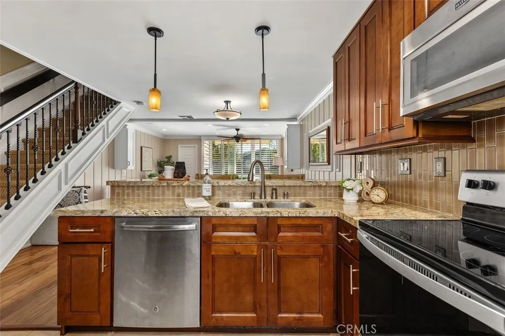 Kitchen – Updated kitchen with stainless steel appliances, warm cabinetry, and a clean, functional layout.
