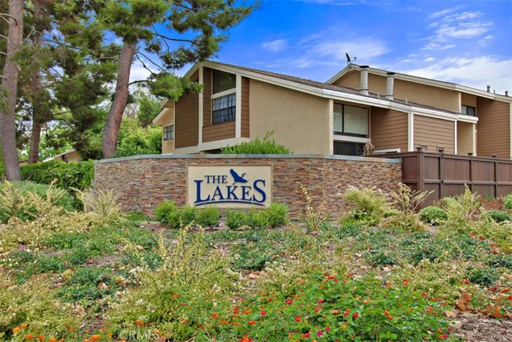 Community Exterior – Community building exterior with landscaped grounds and a maintained neighborhood feel.
