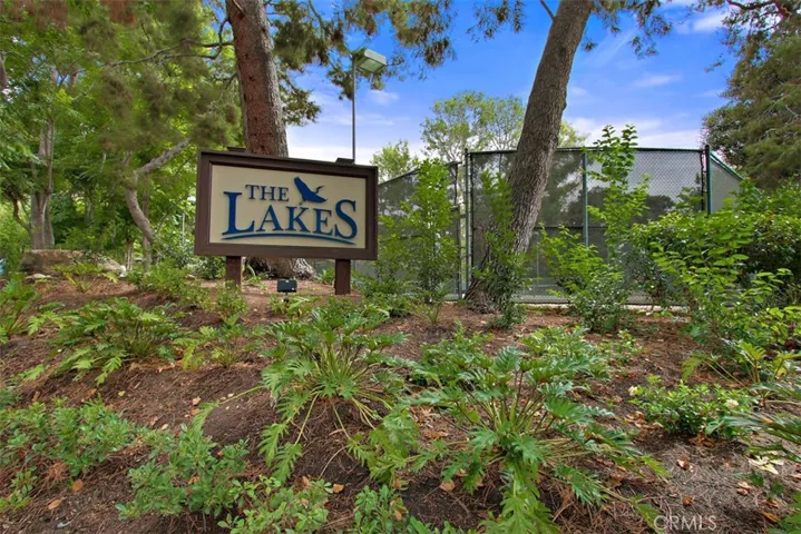 Community Signage – Community entrance sign off Park Place surrounded by mature landscaping and greenery.
