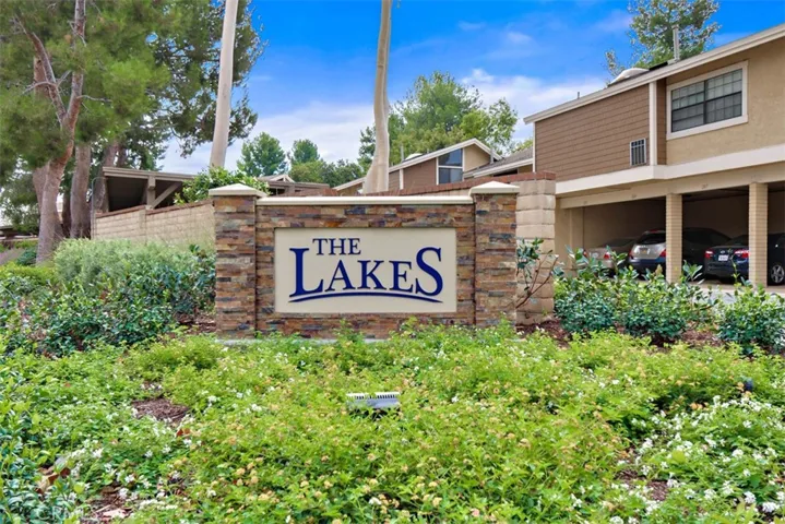Community Sign – Orange Arrow entrance sign.
