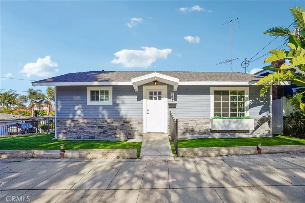 601 El Redondo