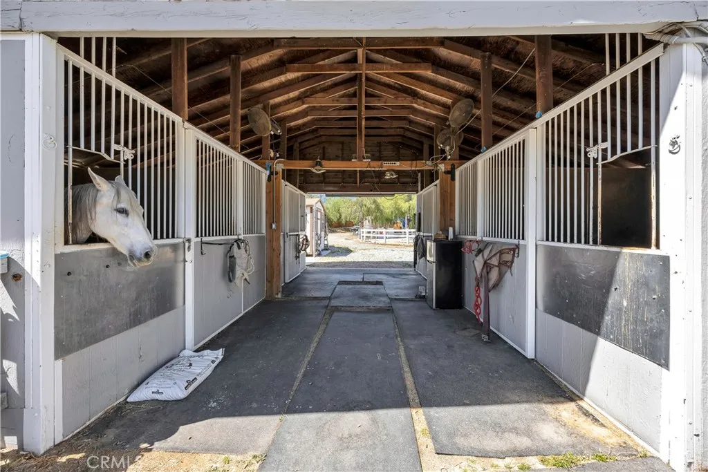4 horse stalls in barn with automatic water feeders and fly spray