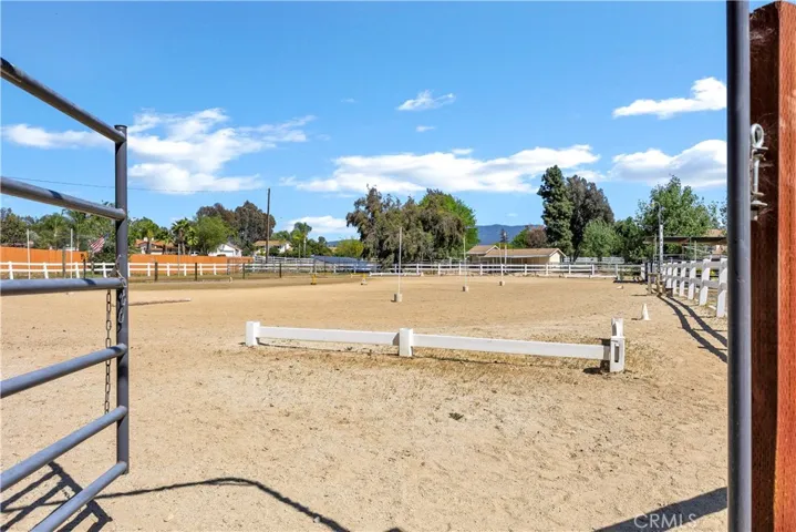 Riding arena