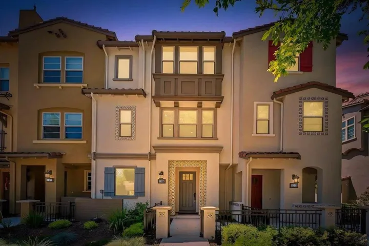 1309 W Middlefield Road, Mountain View, California 94043