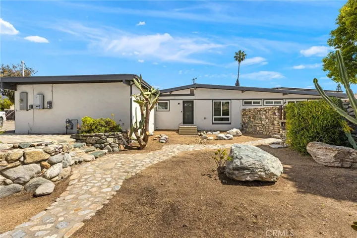 1690 N Mills, Claremont, California 91711