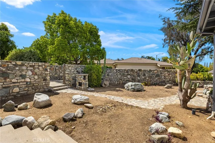 1690 N Mills, Claremont, California 91711